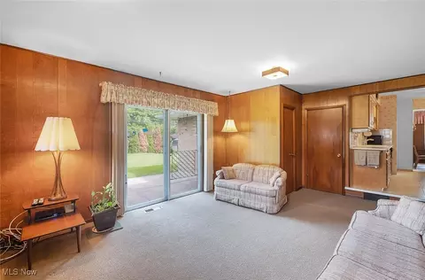 Living - 987 E Decker Dr, Seven Hills, OH 44131 photo 4 of 5