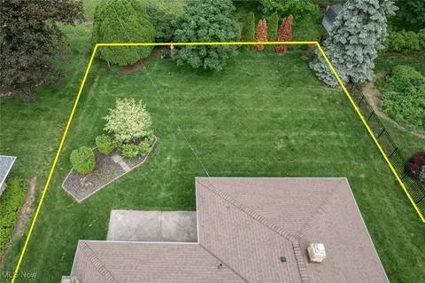 Exterior - 987 E Decker Dr, Seven Hills, OH 44131 photo 5 of 5