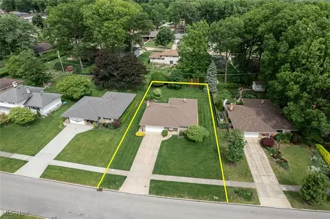 View/Area - 987 E Decker Dr, Seven Hills, OH 44131 photo 2 of 5
