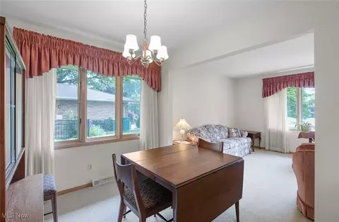 Dining - 987 E Decker Dr, Seven Hills, OH 44131 photo 2 of 2