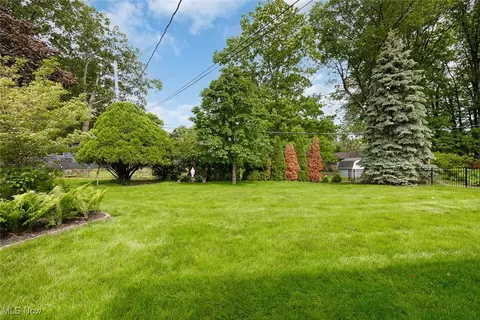 Exterior - 987 E Decker Dr, Seven Hills, OH 44131 photo 1 of 5