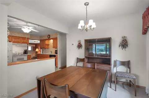 Dining - 987 E Decker Dr, Seven Hills, OH 44131 photo 1 of 2