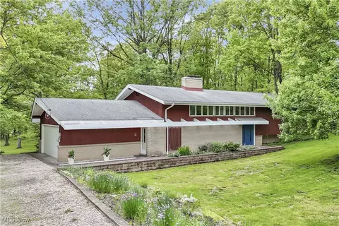 7130 Chestnut Dr, Walton Hills, OH 44146