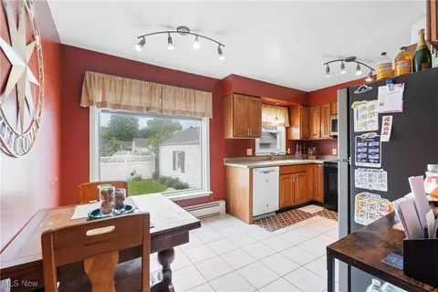 Kitchen - 174 Woolf Ave, Akron, OH 44312 photo 4 of 4