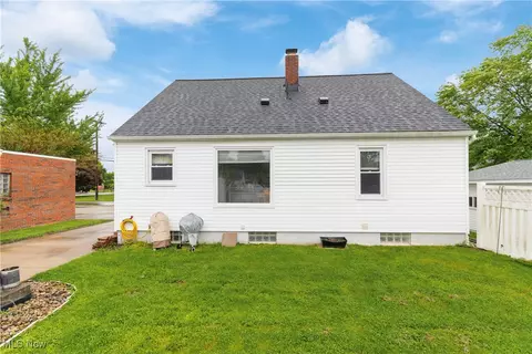 Exterior - 174 Woolf Ave, Akron, OH 44312 photo 3 of 5