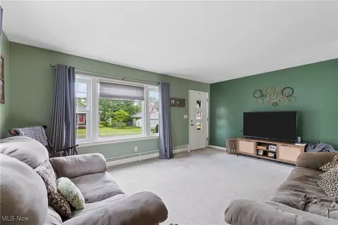 Living - 174 Woolf Ave, Akron, OH 44312 photo 1 of 4