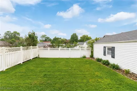 Exterior - 174 Woolf Ave, Akron, OH 44312 photo 4 of 5