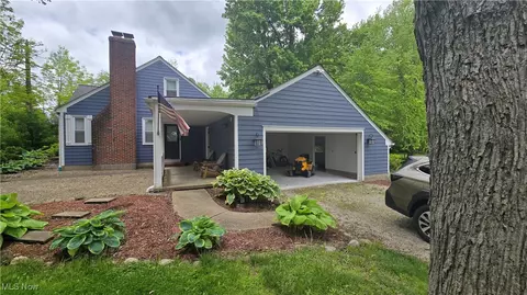 13232 Sperry Rd, Chesterland, OH 44026