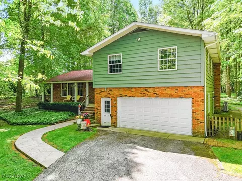 14620 Russell Ln, Novelty, OH 44072