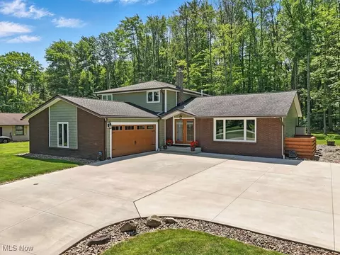 35260 Martin Rd, Willoughby Hills, OH 44094