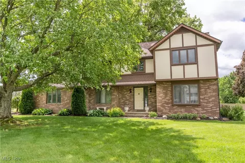 9066 Shelby St NW, Massillon, OH 44646