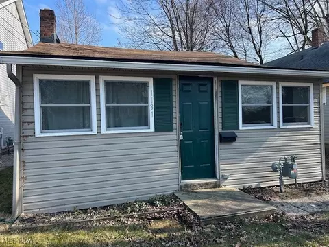 1131 Windermere Dr, Willoughby, OH 44094