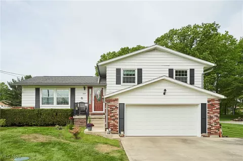 6214 Renninger Rd, New Franklin, OH 44319