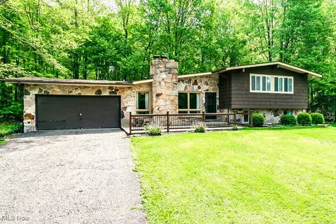 16649 Valley Rd, Chagrin Falls, OH 44023