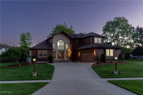 16317 Acacia Dr, Strongsville, OH 44136