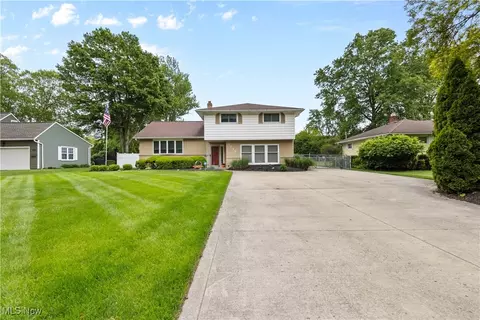 7255 Big Creek Pkwy, Middleburg Heights, OH 44130