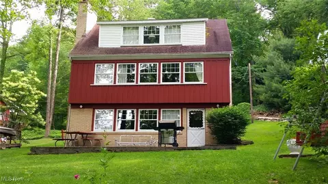 3675 Rockwood Dr SW, Carrollton, OH 44615