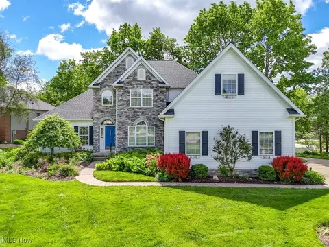 835 Thelma Dr, Wadsworth, OH 44281