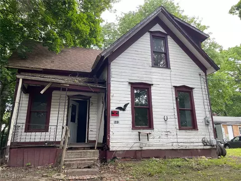 532 4th St SW, Massillon, OH 44647