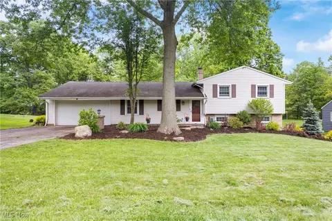 6751 Glenview Rd, Mayfield Village, OH 44143