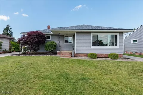 11060 Sharon Dr, Parma, OH 44130
