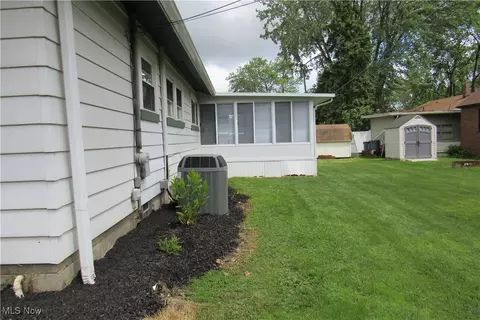 Exterior - 3318 Avon Blvd, Ashtabula, OH 44004 photo 2 of 2