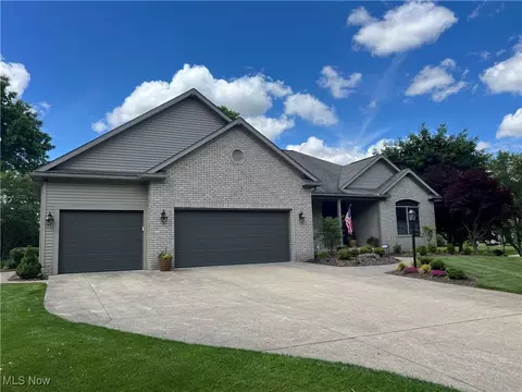 5093 Nobles Pond Dr NW, Canton, OH 44718