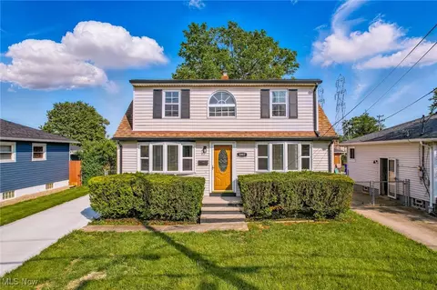5997 Westbrook Dr, Brook Park, OH 44142