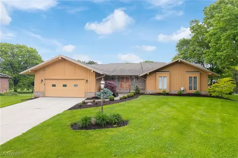 3751 Muirfield Dr, Uniontown, OH 44685