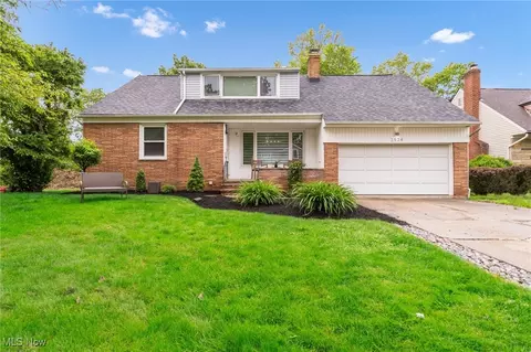 2524 Claver Rd, University Heights, OH 44118