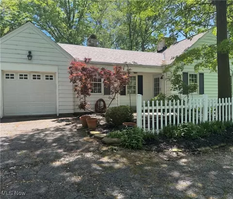 2701 Columbia Rd, Westlake, OH 44145