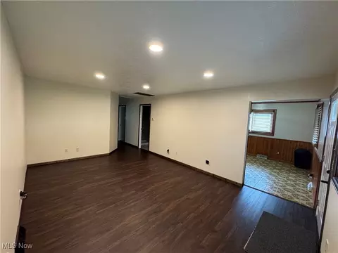 Living - Undisclosed, Elyria, OH 44035 photo 3 of 3