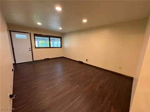 Living - Undisclosed, Elyria, OH 44035 photo 1 of 3