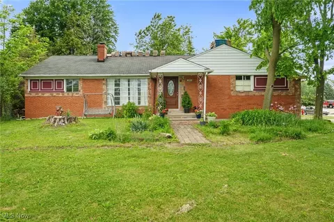 6123 Wilson Mills Rd, Highland Heights, OH 44143