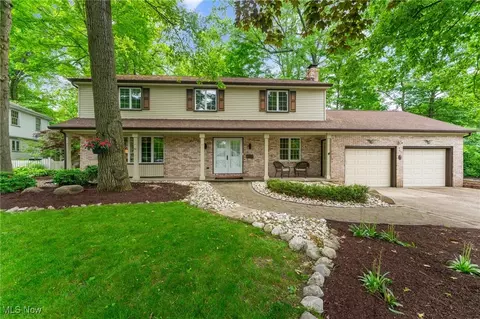 565 Hickory Hollow Dr, Canfield, OH 44406