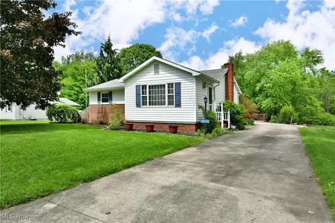 4832 Fairport Rd, Newton Falls, OH 44444
