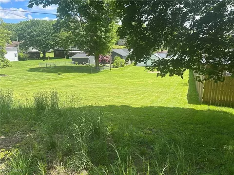 Adams, Coshocton, OH 43812 photo 4