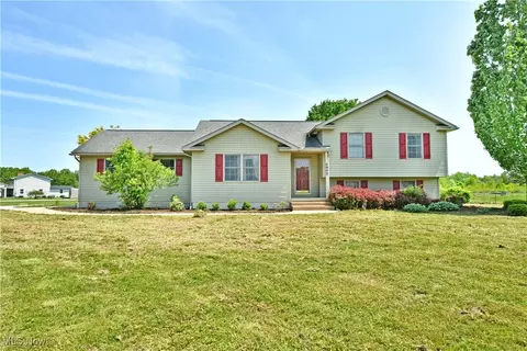 4800 Miller South Rd, Bristolville, OH 44402
