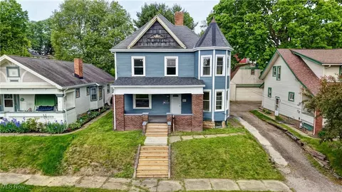 821 9th St SW, Massillon, OH 44647