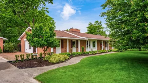 2617 Center Dr, Zanesville, OH 43701