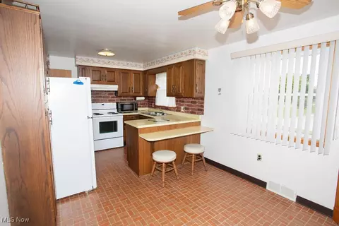 430 W Harvey St, Struthers, OH 44471 photo 15