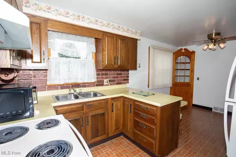 430 W Harvey St, Struthers, OH 44471 photo 19