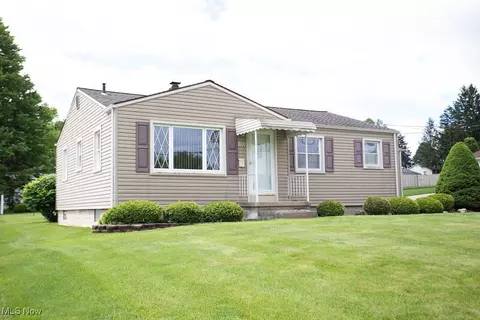 430 W Harvey St, Struthers, OH 44471 photo 3