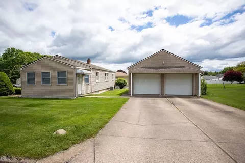 430 W Harvey St, Struthers, OH 44471 photo 6