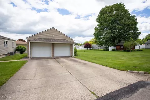 430 W Harvey St, Struthers, OH 44471 photo 7