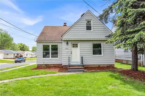 18126 Mccracken Rd, Maple Heights, OH 44137