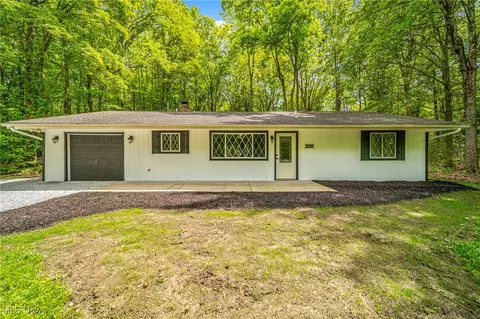 2086 S Park Ln, Roaming Shores, OH 44084