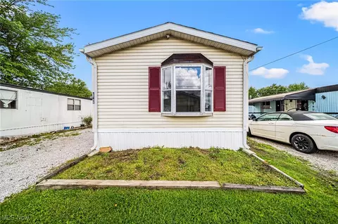 141 Marilyn Dr, Madison, OH 44057