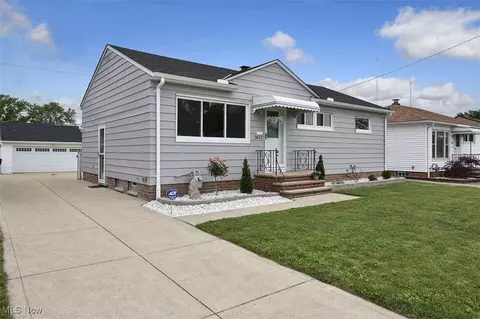 3612 Center Dr, Parma, OH 44134