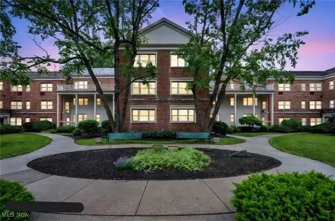 15825 Van Aken Blvd #205W, Shaker Heights, OH 44120